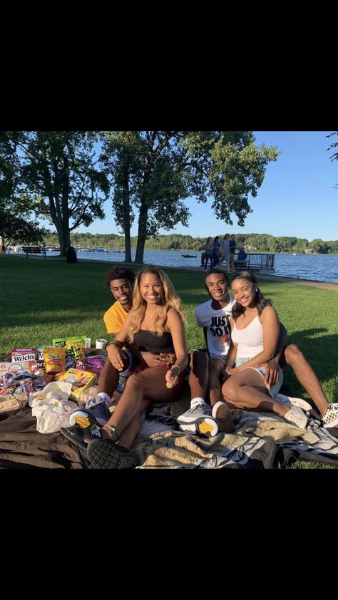 Cute Double Date Pictures, Double Date Pictures Black, Triple Date Couple, Double Date Black Couples, Double Date Picnic, Double Date Pictures, Double Date Aesthetic, Double Dates Aesthetic, Double Date Ideas