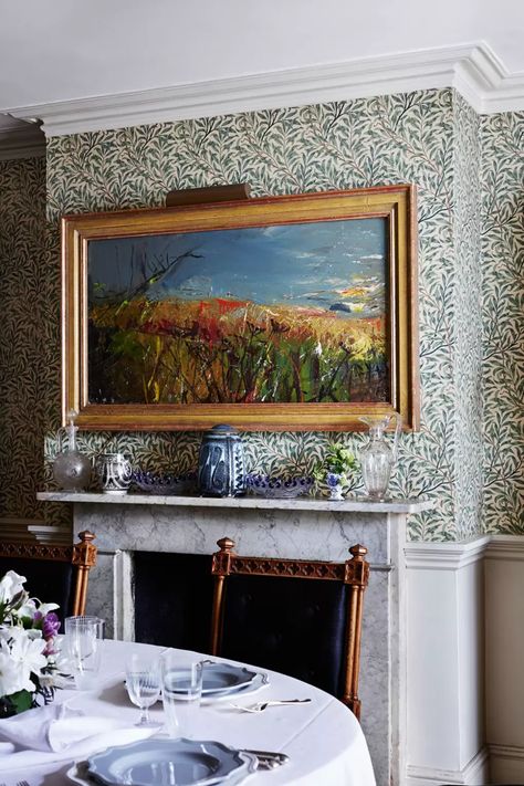 Artsy Cottage, English Country Dining Room, Traditional Fireplaces, Willow Wallpaper, Painted Woodwork, Painting Marble, Howard Hodgkin, Wallpaper Painting, Wallpaper Artwork