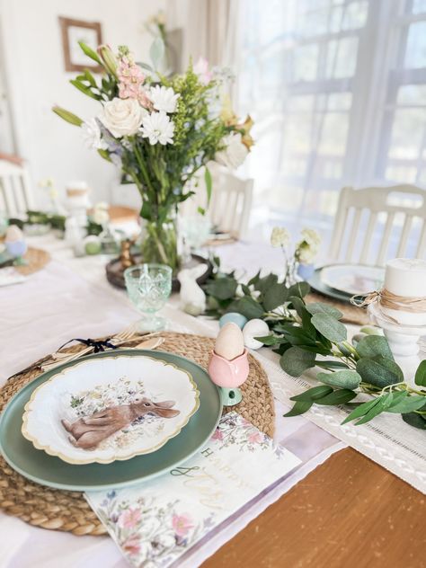 Classy Easter Table on a Budget that Brings Big Smiles Easter Table Decor Ideas, Easter Hosting, Easter Brunch Decorations, Easter Brunch Tablescape, Easter Party Ideas, Easter Brunch Table, Easter Dinner Table, Easter Baby Shower, Easter Table Decor