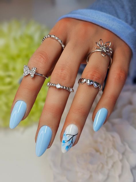 Blue And With Nails, Going Out Nails Ideas, Nails Light Blue Design, White Blue Nails Design, Acrylic Pastel Nails, Light Blue Gel Nails Short, Pastel Blue Nails Design, Gel Nail Designs Blue, Nail Art Pastel Colors