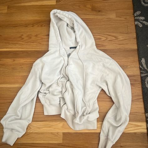 This Is A Brandy Melville Christy Hoodie That Is In The Regular Fit. It Is Almost Never Worn But A Little Bit Stained At The Sleeves. Brandy Melville Christy Hoodie, Brandy Melville Hoodie, Christy Hoodie, Brandy Melville Sweaters, Brandy Melville, Brandy, Sweaters & Cardigans, Cardigans, Sweaters For Women