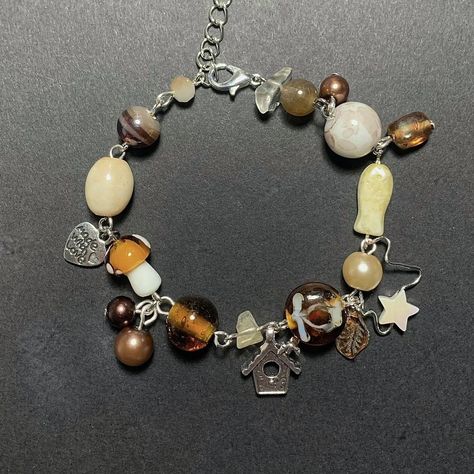 Fairy Bracelets, Beige Bracelet, Winter Jewelry, Brown Jewelry, Jewellery Ideas, Bead Charm Bracelet, Brown Aesthetic, Jewelry Inspo, Beads Jewelry