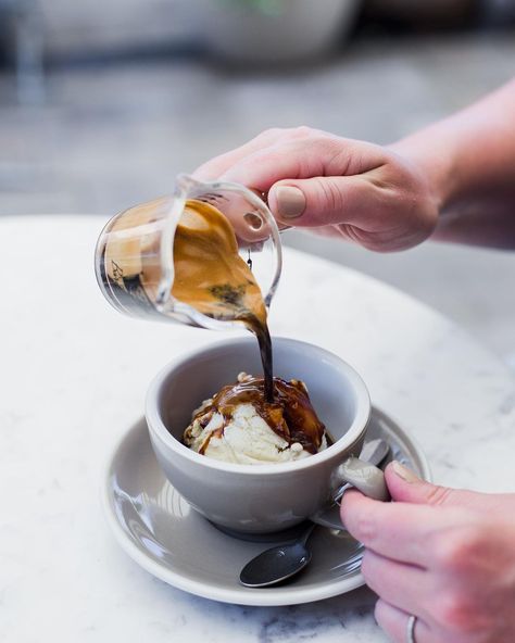 Affogato Aesthetic, Ice Cream With Coffee, Coffee Flavored Ice Cream, Chocolate Business, Affogato Coffee, Photography Rules, Coffee Bread, Coffee Photo, Mexican Coffee