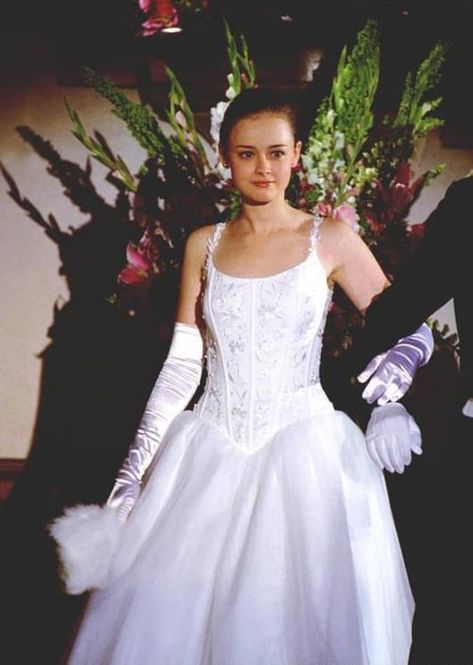 Rory Gilmore's Top Ten Outfits From "Gilmore Girls" | ReelRundown 2000s Formal Dresses, Girls Mullet, 2000s Prom Dress, 2000s Prom, Y2k Wedding, Y2k Prom Dress, Easter Dress Toddler, Debutante Dresses, Easter Dresses For Toddlers