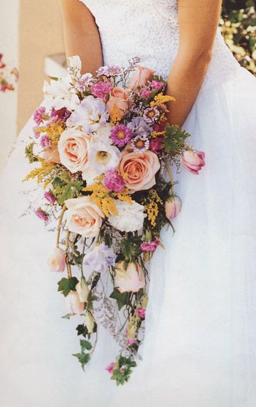 That's the sort of messy informal look I'd like - not too many of the same flowers together Wedding Centerpieces Summer, Wedding Bouquets Summer, Midsummer Flowers, Wlw Wedding, Cascading Bridal Bouquets, Cascading Wedding Bouquets, Bridal Styling, Cascade Bouquet, Bouquet Ideas