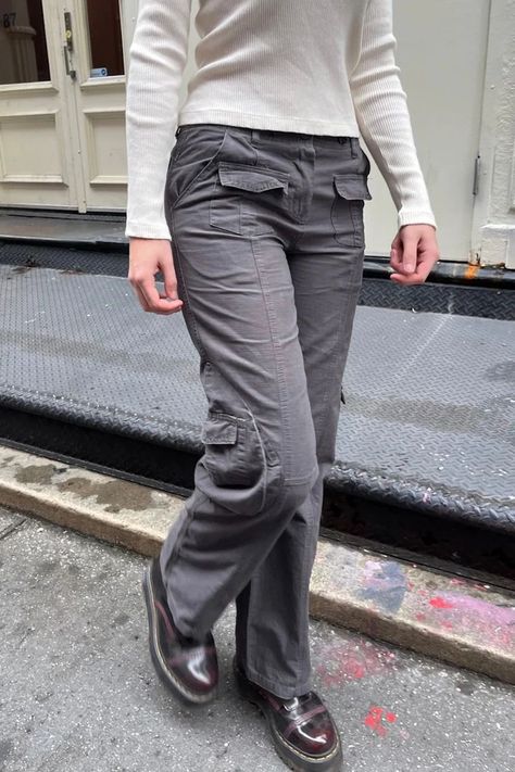 Green Cargo Pants Women, Kim Cargo Pants, Brandy Melville Cargo Pants, Y2k Trousers, Junior Pants, Brandy Melville Usa, Retro Streetwear, Green Cargo Pants, Green Cargo