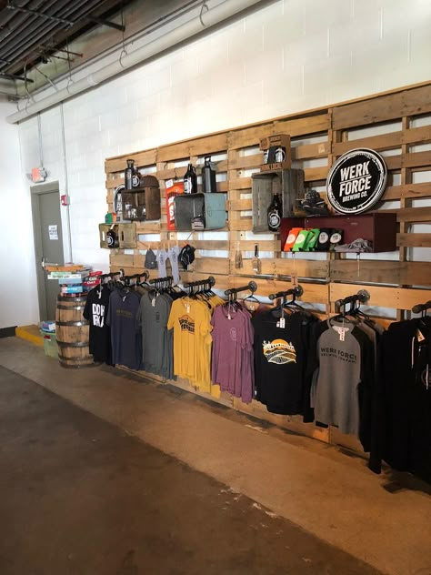 Store Shirt Display, Rustic Merchandise Display, Industrial Retail Display, Retail Shirt Display Ideas, Retail Store Wall Display, Retail Shirt Display, Rustic Clothing Display, Boutique T Shirt Display, Tshirt Store Interior Design