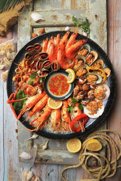 Sea Food Photography Styling, Thailand Food Restaurants, Thailand Food Photography, Thai Food Photography Style, Thai Platter, Seafood Photography Food Styling, Sea Food Photography, Seafood Aesthetic, Seafood Photography