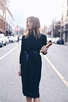 Chic all black outfit - black sweater pencil skirt - The Fashion Hour Blog - www.thefashionhour.com Vionnet Dress, Curated Closet, Behati Prinsloo, Women Power, Looks Party, Looks Black, Work Style, Business Outfit, All Black Outfit