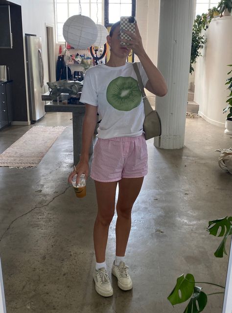 Cool Girl Casual Outfits, Summer Outfits Thrifting, Cool Girl Spring Outfits, Cool Girl Outfits Aesthetic, Cool Girl Summer Fits, Scandi Shorts Outfit, Summer Cool Girl Outfits, Thrifting Outfits Ideas Summer, Outfits With Boxer Shorts