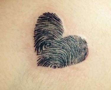 25 Best Meaningful Tattoos And Memorial Tattoos In Remembrance Of A Loved One Thumbprint Tattoo, Fingerprint Tattoo, Fingerprint Heart Tattoos, Fingerprint Tattoos, Tattoo For Baby Girl, Tato Jari, Remembrance Tattoos, Tato Lengan, 4 Tattoo