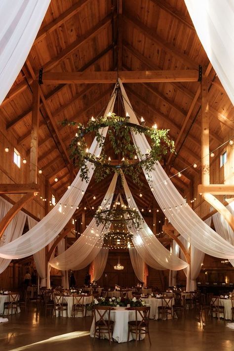 Classic Chic Wedding Decor, Bride And Groom Dinner Table Ideas, Ceremony Rustic Wedding, Rustic May Wedding, December Country Wedding, Wedding Reception Venues Outdoor, North Woods Wedding, Wedding Inspo Unique, Simple Barn Wedding Decorations