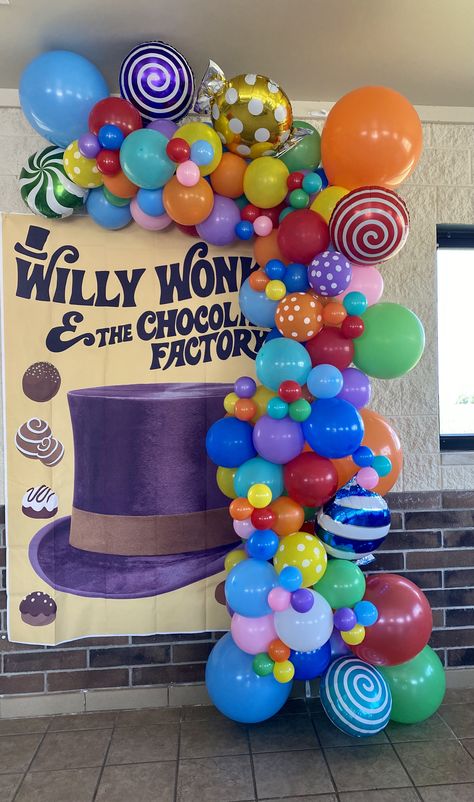 Wonka Christmas Party, Wonka Classroom Transformation, Wonka Balloon Arch, Wonka Photo Booth, Chocolate Factory Theme Party, Willy Wonka Wedding Theme, Candy Land Table Decorations, Willie Wonka And The Chocolate Factory, Wonka Chocolate Factory Themed Parties