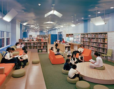 The lights are flying books! Awesome rehabilitated school libraries in New York. Library Initiative of The Robin Hood Foundation. School Library Design, Elementary School Library, مركز ثقافي, Library Inspiration, Kindergarten Design, Childrens Library, School Interior, Elementary Library, Library Furniture