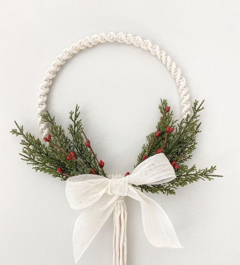 After Christmas Decor, Christmas Wreath Decor, Macrame Christmas, Noel Diy, Christmas Interiors, Wreaths Christmas, Christmas Wood Crafts, Boho Christmas, Macrame Design