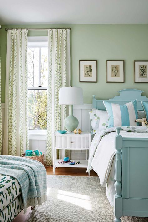 Sarah Richardson mint green bedroom with Tiffany blue cottage style bed, green walls, and white nightstand Light Green Bedrooms, Mint Green Bedroom, Mint Green Rooms, Green Bedroom Walls, Green Bedroom Design, Light Green Walls, Mint Green Walls, Sarah Richardson, Green Bedroom