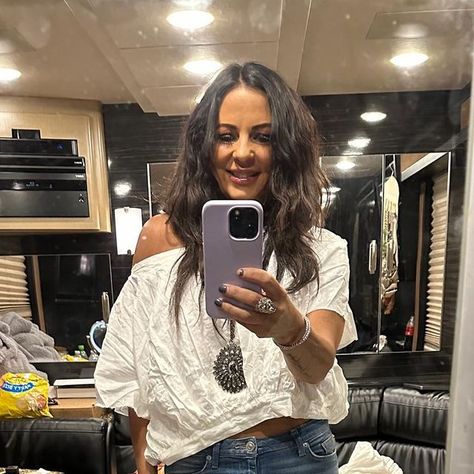 Sara Lynn, Country Female Singers, Sara Evans, 2023 Love, Cross Wallpaper, New Photo Download, Photo Download, Home Pictures, Female Singers