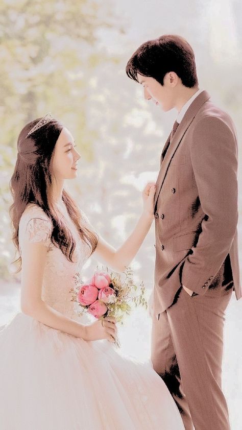 Foto Menikah Korea, Fotbar Wedding Rp, Foto Pernikahan Korea, Pap Au, Wedding Korea, Kpop Ship, Foto Wedding, Dream Wedding Ideas Dresses, Wedding Photos Poses