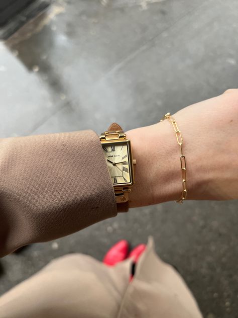 #cream #city #cottagegrandmother #classic #traditionalstyle #neutrals Classic Watch Women, Pretty Watches, Best Watch Brands, Vintage Watches Women, Gold Watches Women, Wrist Jewelry, Jewelry Accessories Ideas, Cartier Watch, Womens Watches Luxury