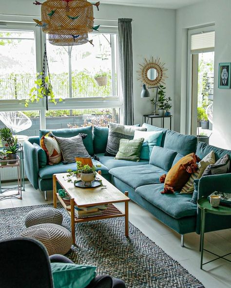 Green Sofa Living, Green Sofa Living Room, Apartment Inspiration, Living Room Decor Apartment, Boho Living Room, Living Room Inspo, Home Room Design, Room Colors, Living Room Inspiration