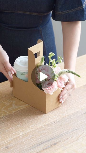 Carolina de Mauro on Instagram: "Unique Gift Idea: Coffee & Roses ☕️🌸 this is what I call: TRUST the process hahaha this is such a creative, unique idea to gift someone you love!   Comment “Links Please” and I’ll send you a DM with the links to shop everything I used! Perfect for the hostess, teachers, Mother’s Day, birthday surprise!   You just need floral foam (soak in water until completely submerged), take off the excess with a paper towel and wrap it in plastic wrap. Add your favorite flowers and a coffee, tea or mini prosecco bottle!  #creativegifts #creativegift #uniquegifts #uniquegift #mothersdaygift #mothersday #hostessgift #hostessgifts #pinterestinspired #entertainingathome #entertaininstyle #homeblogger" Ideas For Appreciation Gifts, Co Workers Mother’s Day Gifts, Mothers Days Gift Baskets, Mother’s Day Gift Coworkers, Mother’s Day Diy Gifts For Coworkers, Coworker Mothers Day Gifts, Coffee Shop Gift Ideas, Mother’s Day Gift Box Diy, Mother’s Day Gifts For Coworkers