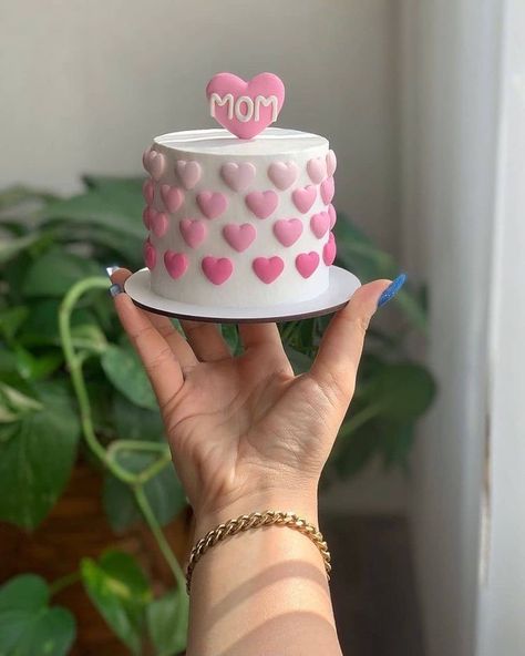 Cakes Decorating, Mini Torte, Tiny Cakes, Cake Hacks, Simple Cake Designs, Mini Cakes Birthday, Cake Decorating Frosting, Creative Birthday Cakes, Simple Birthday Cake