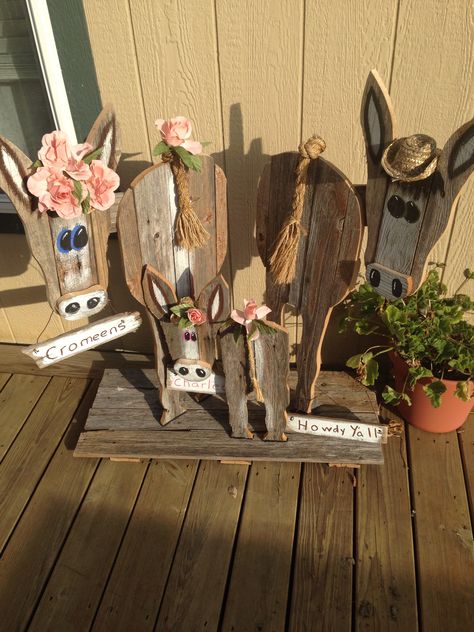 Diy Donkey, Wooden Donkey, Pallet Art Diy, Barn Wood Art, Wood Log Crafts, Spring Wood Crafts, Wood Yard Art, Bird Houses Ideas Diy, Wood Craft Patterns