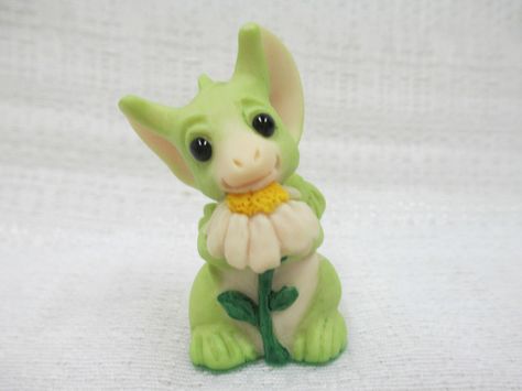 Whimsical World Of Pocket Dragons Daisy by Real Musgrave NIB Concept Sculpture, Pocket Dragon, Ceramic Dragon, Puff The Magic Dragon, Magic Dragon, Idle Hands, Statues For Sale, Dragon Statue, Dragon Egg