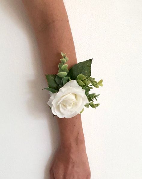 Simple Rose Corsage, Homecoming Corsages Wristlets, Simple White Corsage, Minimalist Corsage, Fake Corsage, White Roses Corsage, Modern Corsage, Eucalyptus Corsage, White Rose Corsage