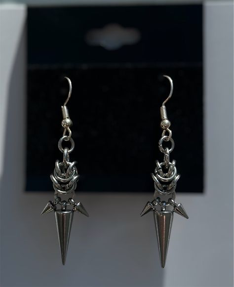 Add a sharp, yet dainty, addition to your outfit with these earrings. <3 Use them to top off a fancy outfit or add a splash to a basic day! Measurements are approx.  PLEASE READ Due to its materials, this product can be fragile and should not be put up against extreme force/tugging/pressure/etc. Products should refrain from being in contact with water/other liquids and dried off asap when needed. Please remember to treat with kindness as products are handmade. Message for questions. <3 **Handmad Sharp Earrings, Medieval Goth, Chainmaille Jewelry Patterns, Chainmail Earrings, Fancy Outfit, Chainmaille Jewelry, Dagger Earrings, Ren Fest, Chainmail Jewelry