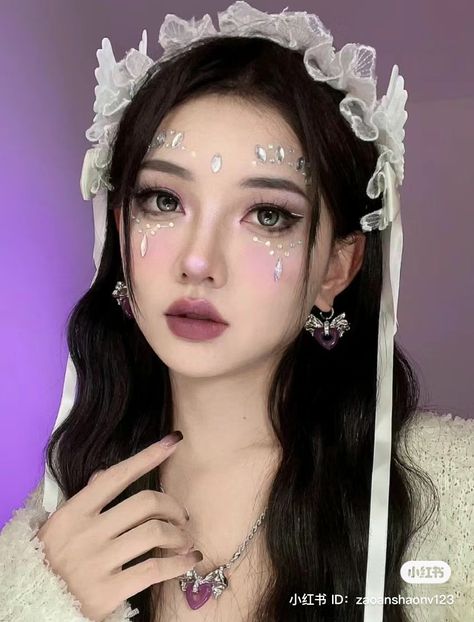 Douyin Angel Makeup, Rhinestone Tears Makeup, Douyin Halloween Makeup, Angelic Costume, Rhinestone Makeup Halloween, Douyin Halloween, Angel Makeup Looks Halloween, Unique Makeup Ideas Creative, Eras Makeup