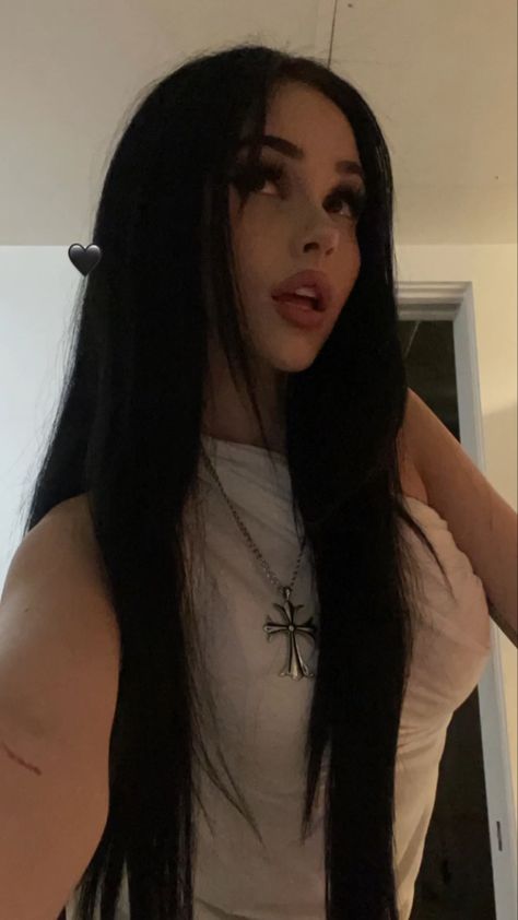 Maggie Lindemann, Instagrammer, Boy Hairstyles, Rich Girl, Aesthetic Girl, Pretty Woman, Pretty People, Black Hair, My Girl