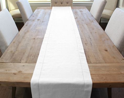 Table Runner Embroidery, Runner Embroidery, Cloth Table Runner, Home Embroidery Machine, Rustic Party, Bed Table, Embroidery Monogram, White Table, Linen Table Runner