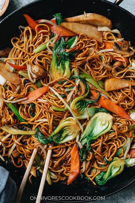 A homemade vegetarian chow mein that is loaded with vegetables in different textures with a rich tasting savory sauce that’s very fragrant. It’s a quick one-pan meal to use up veggies from your fridge! {Vegetarian, Vegan} Vegan Chop Suey, Veggie Chow Mein Recipe, Vegetarian Chow Mein, Veggie Chow Mein, Vegan Chow Mein, Chinese Meals, Vegetable Chow Mein, Pan Fried Noodles, Vegetarian Oyster Sauce