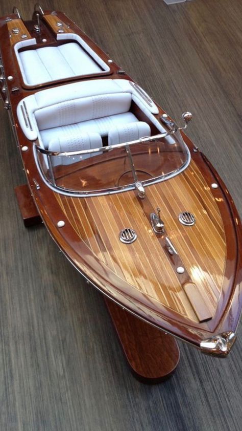 Wooden Speed Boats, Mahogany Boat, Riva Boat, Wooden Model Boats, Model Boat Plans, Navi A Vela, Classic Wooden Boats, Wooden Boat Plans, Boat Model