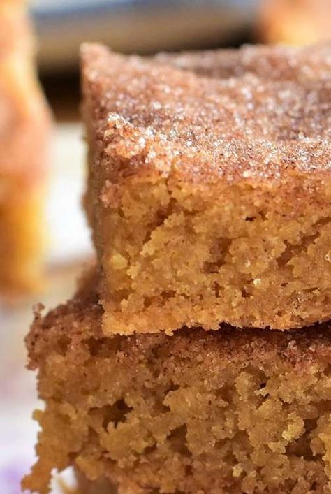 These snickerdoddle bars are perfect for any quick and easy dessert that the whole family will love. #dessertrecipes#dessertideas#dessertdishes#dessertinspiration#sweettreats#bars#dessertbars#barrecipes Dessert For Bake Sale, Bar Recipes Dessert, Bar Food Recipes, Fall Dessert Bars, Bar Cookies 9x13, Easy Bars Recipes, Churro Bars, Cookie Bars Recipes, Easy Bake Sale Ideas