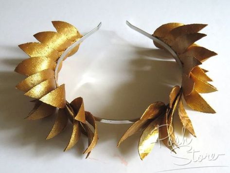 Laurel Wreath Diy, Ancient Greek Costumes, Laurel Wreath Crown, Greek God Costume, Olympic Idea, Epic Halloween Costumes, Art Competition Ideas, Gold Leaf Headband, Golden Wreath