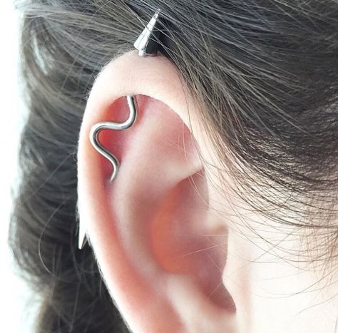 Scaffold Piercing, Scaffolding Piercing, Industrial Bar Piercing, Kawaii Logo, Industrial Piercing Jewelry, French Pleat, Industrial Piercing, Types Of Curtains, Pencil Pleat