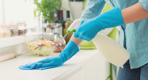 These mom timesavers will help you avoid spending all your spare time in the car, running errands. Be an outsourcing mom, whenever possible! Professional House Cleaning, Cleaning Agent, House Cleaning Services, Natural Cleaners, Cleaners Homemade, Cleaning Checklist, Green Cleaning, House Cleaning Tips, Clean Kitchen