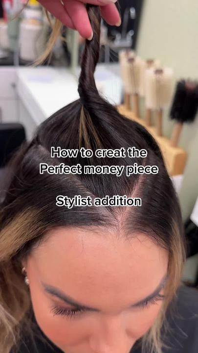 Medium Length Money Piece, Money Piece Hair Dye Ideas, Cool Money Piece Hair, Different Types Of Money Pieces, Money Prices On Dark Hair, How To Do The Money Piece, How To Dye Your Own Money Piece, Darker Money Piece Hair, Mini Money Piece Hair