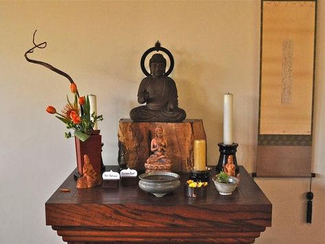 Altar Home Ideas, Buddhist Altar Home, Meditation Alter, Buddha Altar, Sacred Space Altar, Meditation Table, Family Altar, Tibetan Meditation, Deco Zen