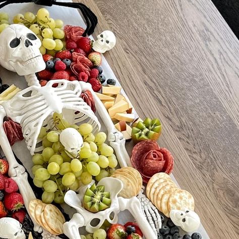 Spooky Charcuterie Board Fruit, Charcuterie Board Work Party, Charcuterie Skelton, Skeleton Snack Board, Fruit Halloween Charcuterie Board, Skeleton Fruit Tray, Skeleton Food Display, Halloween Fruit Charcuterie Board, Skeleton Food Platter