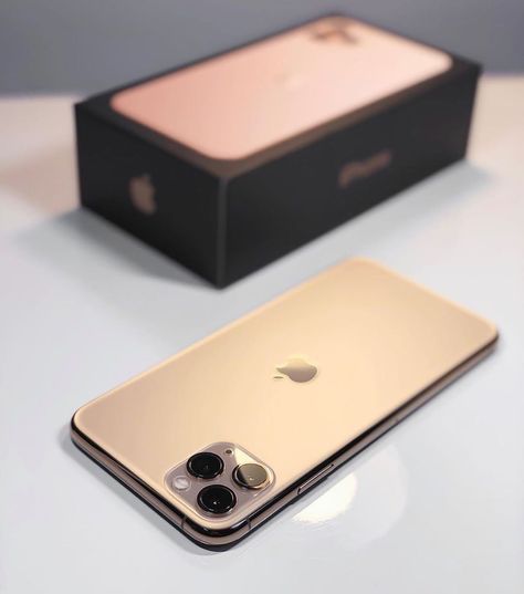 Iphone 11 Pro Gold Aesthetic, Iphone 11 Pro Max Gold, Apple Store Gift Card, Billionaire Luxury, Free Iphone Giveaway, Get Free Iphone, Iphone 11pro, Accessoires Iphone, Apple Technology