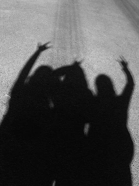 Bff Shadow Pictures Aesthetic, Dark Aesthetic Highlights Covers For Instagram, Instagram Highlight Covers Aesthetic Frnds, Friends Pic For Instagram Highlights, Asthetic Picture Instagram Highlights Cover Black, Ig Icons Highlights Aesthetic Friends, Best Friend Pictures Black And White, Trio Highlight Cover Instagram, Aesthetic Friends Highlight Cover