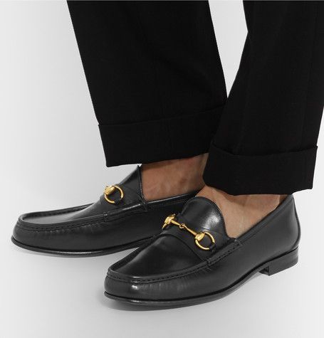 Gucci 1953 Horsebit Loafer Men Outfit, Loafers Shoes Outfit, Gucci Horsebit Loafer, Gucci Loafers Outfit, Outfits Hombres, Brown Formal Shoes, Mens Designer Loafers, Stylish Business Casual, Gucci Horsebit Loafers