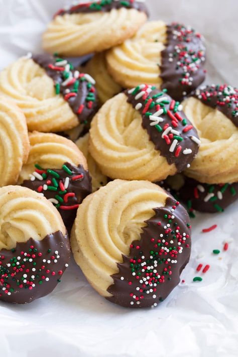 Grab a tin of your traditional Butter Danish cookies and dip in chocolate with peppermint sprinkles. Piping Bag Cookies, Piped Shortbread Cookies, Homemade Butter Cookies, Egg Yolk Cookies, Classic Christmas Cookies, Buttery Cookie, Danish Butter Cookies, Resepi Biskut, Butter Cookie Recipe