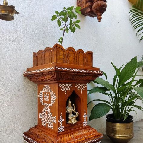 Tulsi Pot Design Traditional, Tulasi Pot Design, Marathi Divas, Tulasi Kota Designs, Tulsi Pot Design, Tulasi Decoration, Tulasi Pot Designs Painting, Thulasi Plant Decoration, Tulsi Vrindavan