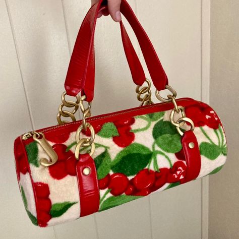 Juicy Barrel Bag, Juicy Couture Barrel Bag, Barrel Bag, What In My Bag, Red Cherry, Vintage Purses, Pretty Bags, Mini Handbags, Green And Red