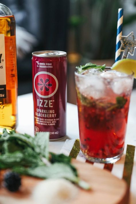 Izze Drinks, Sparkling Juice, Sparkling Cocktail, Fruity Drinks, Dessert For Dinner, End Of Summer, Cocktail Drinks, Cocktail Recipes, Blackberry