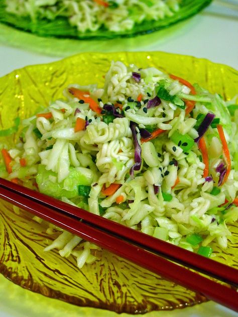 Soup Spice Everything Nice: Low Sodium Ramen Noodle Salad Low Sodium Ramen, Ramen Coleslaw, Healthy Ramen Noodle Recipes, Ramen Cabbage Salad, Chinese Cabbage Salad, Asian Ramen, Ramen Noodle Salad, Ramen Dishes, Homemade Ramen